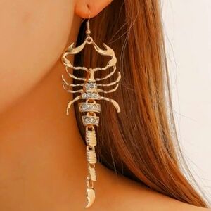 🦂🦂Gold Scorpion Earrings Crystal Embellished Dangle NWT 4.52 Inches